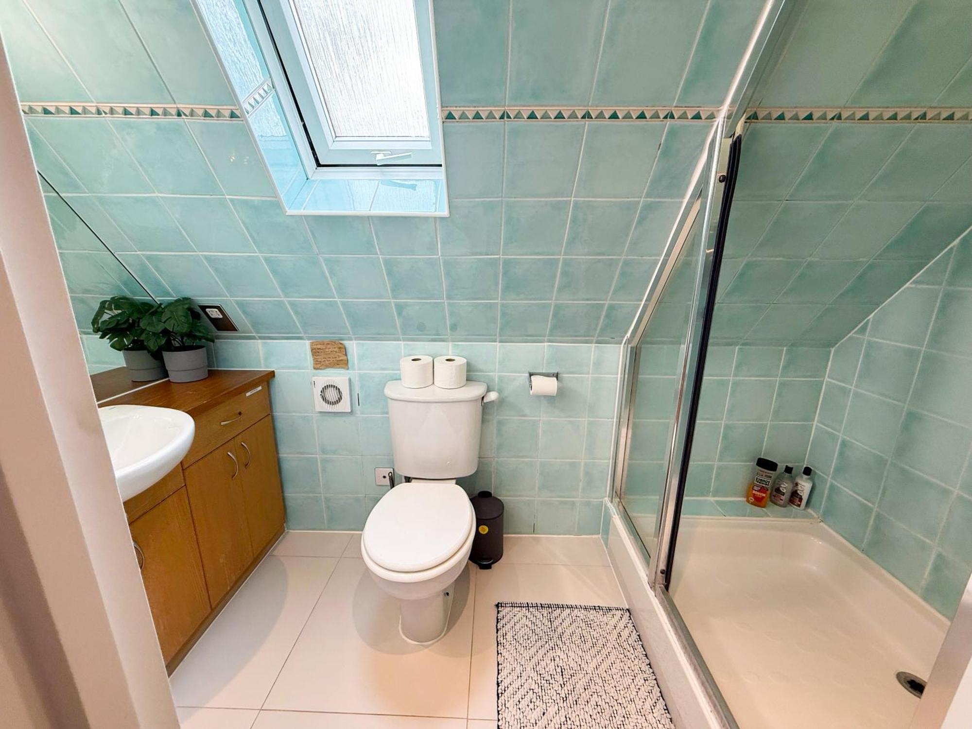 Detached House With Free Parking In Little Venice Near Paddington Hyde Park London