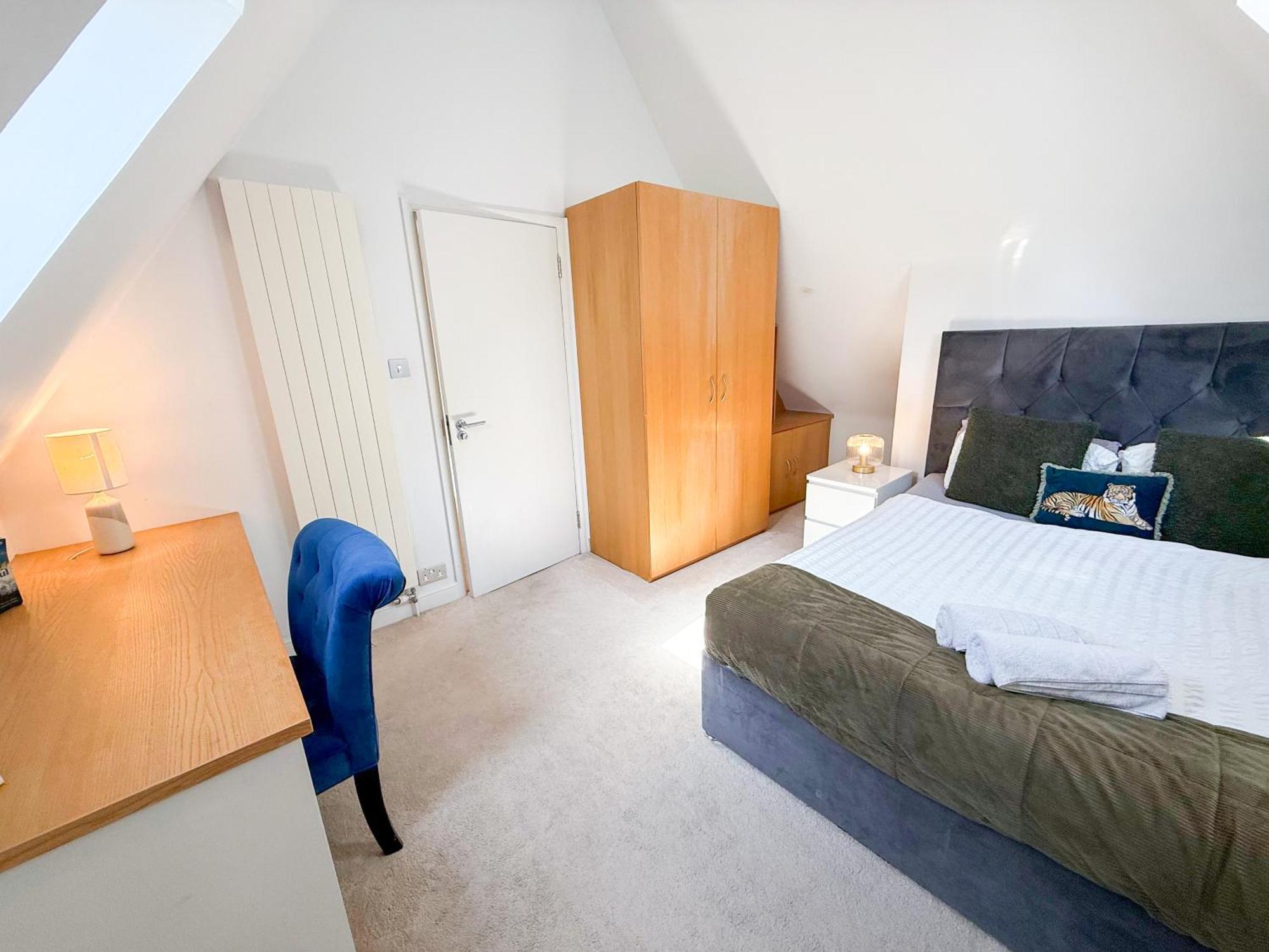 Detached House With Free Parking In Little Venice Near Paddington Hyde Park London