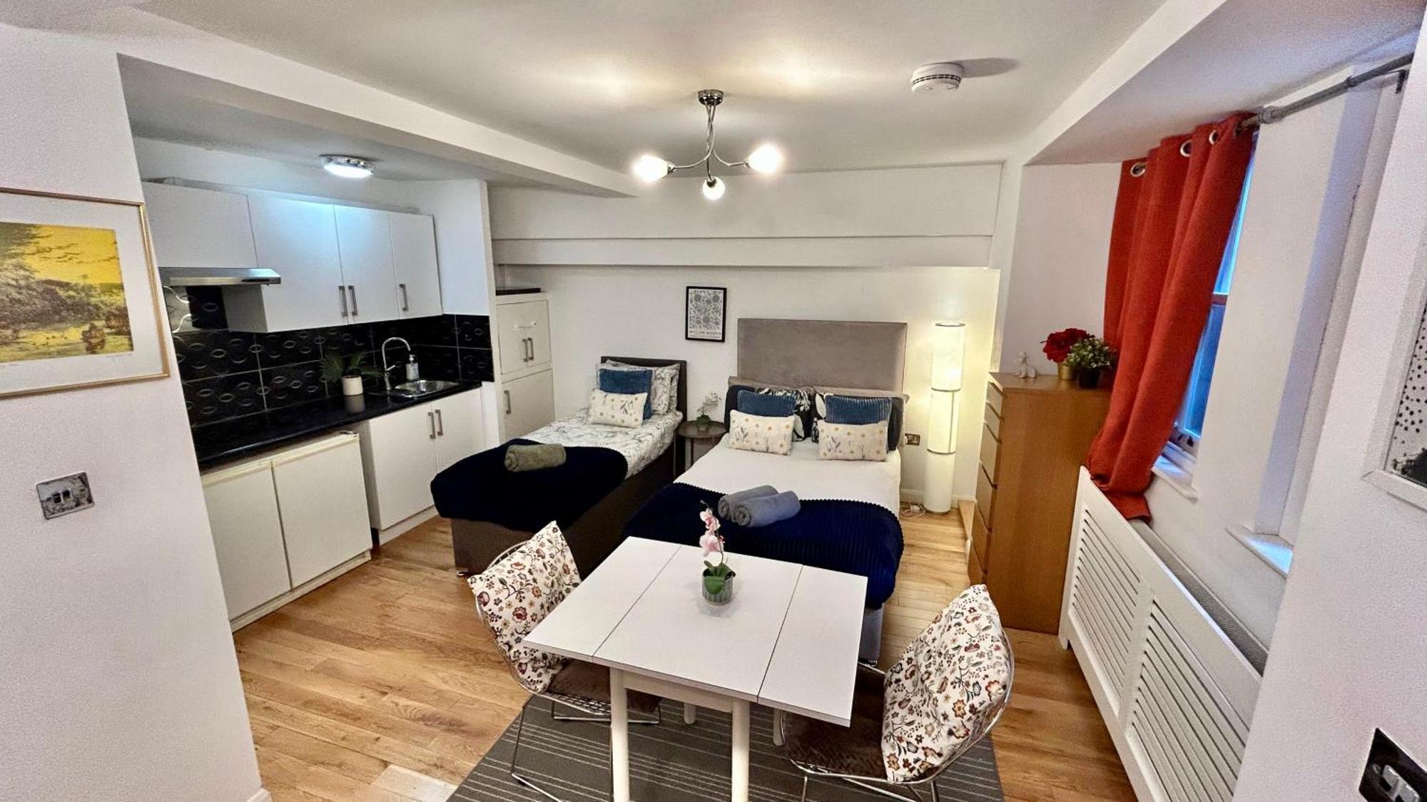 Detached House With Free Parking In Little Venice Near Paddington Hyde Park Apartment London