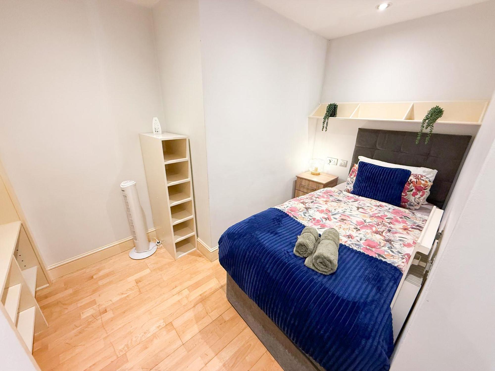 Detached House With Free Parking In Little Venice Near Paddington Hyde Park Apartment London